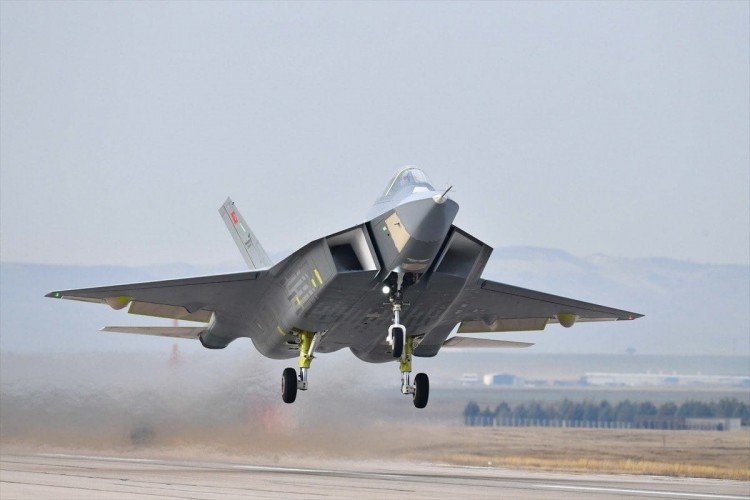 土耳其研發成功的新型戰鬥機KAAN吸引國際合作，展現國防工業實力。
